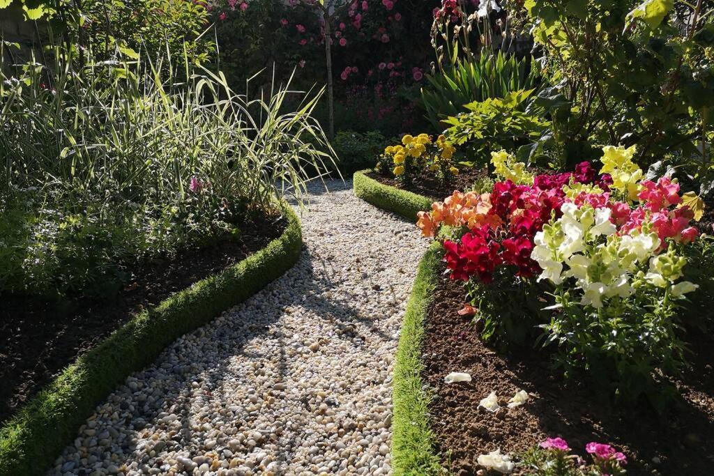 La Roseliere Maison Plain Pied Confortable Belle Decoration Jardin Magnifique 10 Mn A Pied Centre Ville Bayeux Proche Plages Du Debarquement Buitenkant foto