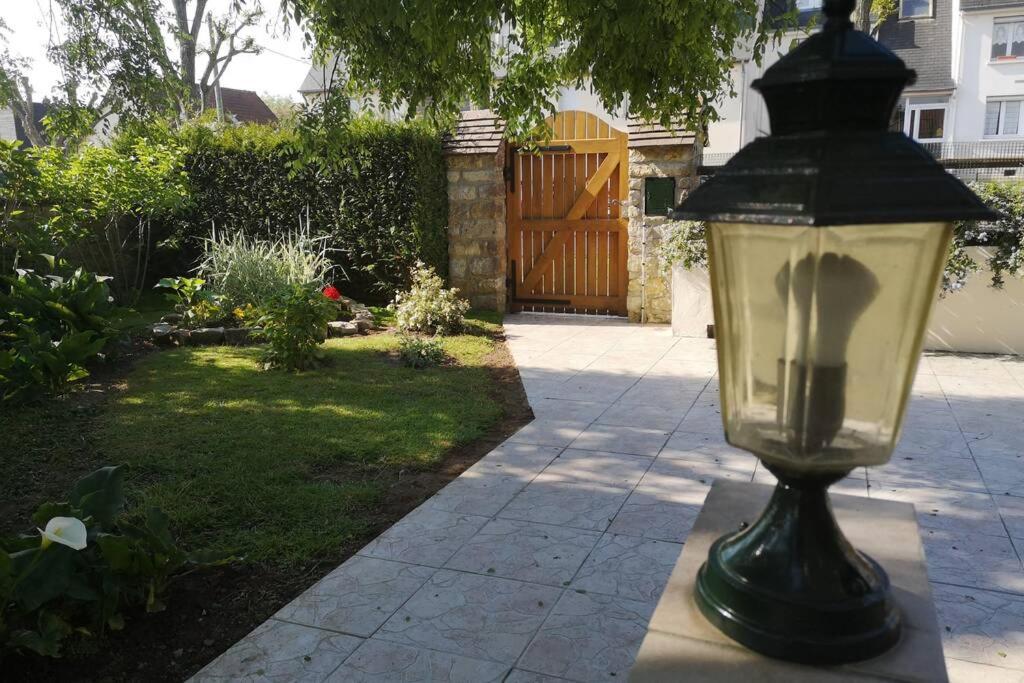 La Roseliere Maison Plain Pied Confortable Belle Decoration Jardin Magnifique 10 Mn A Pied Centre Ville Bayeux Proche Plages Du Debarquement Buitenkant foto